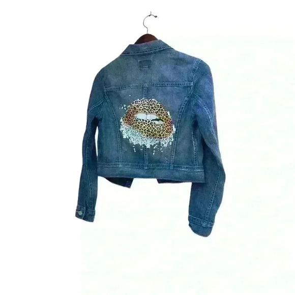 Levi's Women's Size Small Denim Trucker Jacket Cotton Red Tab With Cheetah Lips - Picture 5 of 8